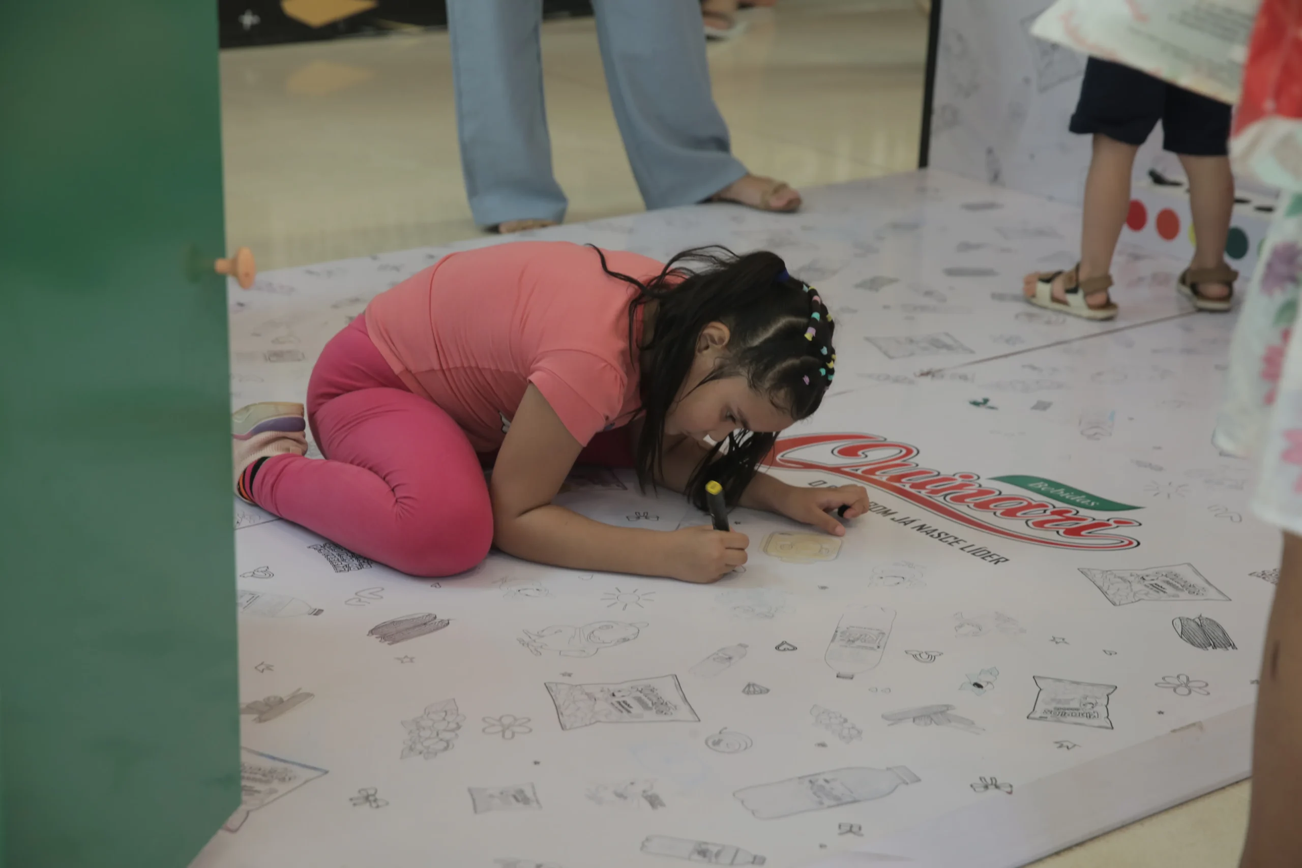 Bebidas Quinarí e Kinaritos celebram o Dia das Crianças com ação especial no shopping