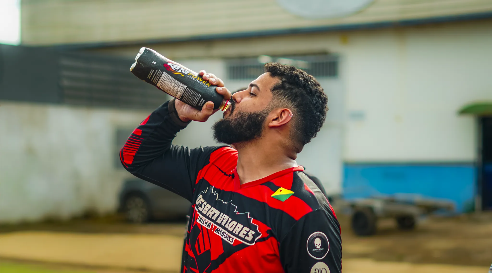 Bebidas Quinarí acelera junto com o Trilhão CavukaLama e fortalece presença em eventos de aventura